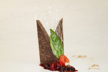 Imagen: Pirámide de chocolate son salsa de fruto