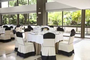 Imagen: Montaje banquete en salón