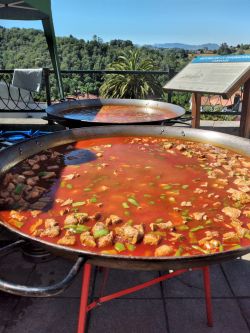 Imagen: Paellas populares y particulares gigante