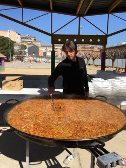 Imagen: Preparando paella