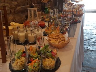 Imagen: Buffet cremas y ensaladas