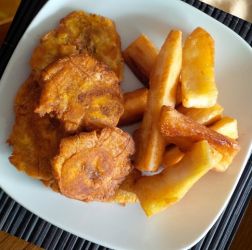 Imagen: Bowl de Yuca y Patacones fritos