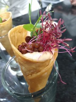 Imagen: Cono de maíz mousse salmón caviar