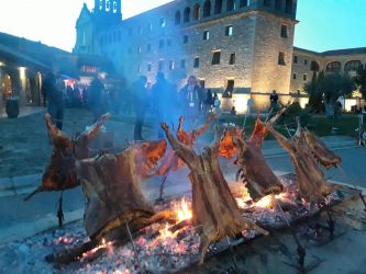 Imagen: A la estaca corderos y costillares