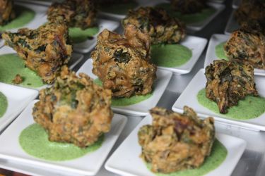 Imagen: Pakoras con chutney de menta