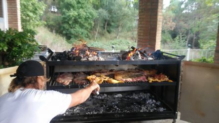 Imagen: Asado aragentino a las brasas