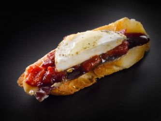 Imagen: Canapé de jamón de pato y queso de cabra