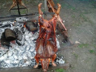 Imagen: CERDOS ASADOS A FUEGO LENTO
