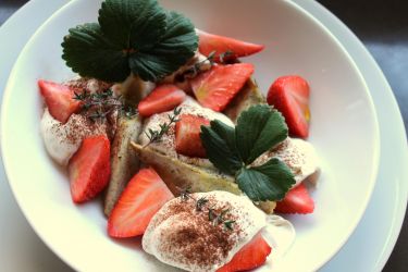 Imagen: Postre de fresas y pera