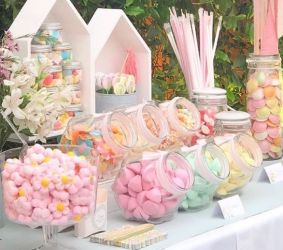 Imagen: Candy bar con chuches y frutas