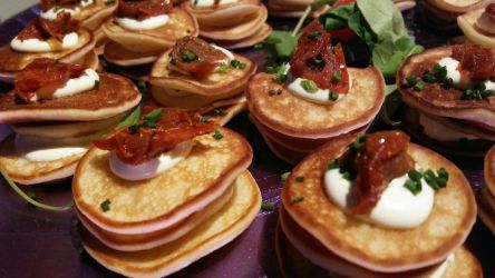 Imagen: Mini blini de tomate seco confitado