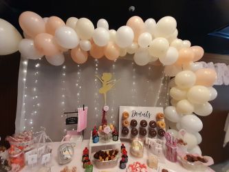 Imagen: Montaje y decoración de mesas de chuches