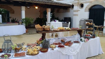 Imagen: Buffet de quesos y Encurtidos