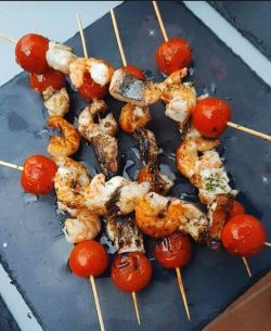 Imagen: Brochetas de corvina con salsa tamarindo