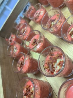 Imagen: Salmorejo de fresa aperitivos