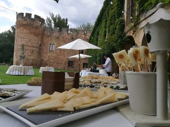 Imagen: Torre y claustro exterior