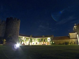 Imagen: Vista nocturna del claustro