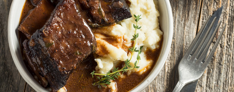 Costillas de ternera estofadas caseras típicas de Navarra