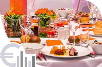 Foto de un conjunto de mesas servidas para un catering en Alicante