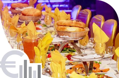 Foto con bocadillos, caviar y frutas en un catering en Ávila